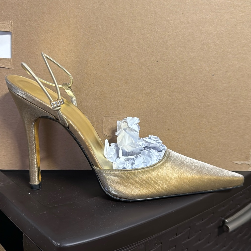 Stuart Wietzman Brand New Shoes never worn....Size 8M only selling foot surgery